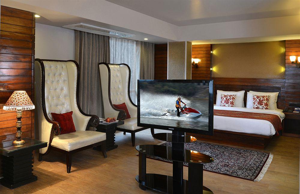 Hotel Golden Tulip Srinagar Exterior foto