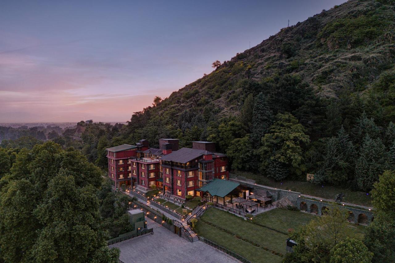 Hotel Golden Tulip Srinagar Exterior foto