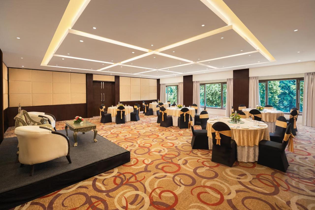 Hotel Golden Tulip Srinagar Exterior foto
