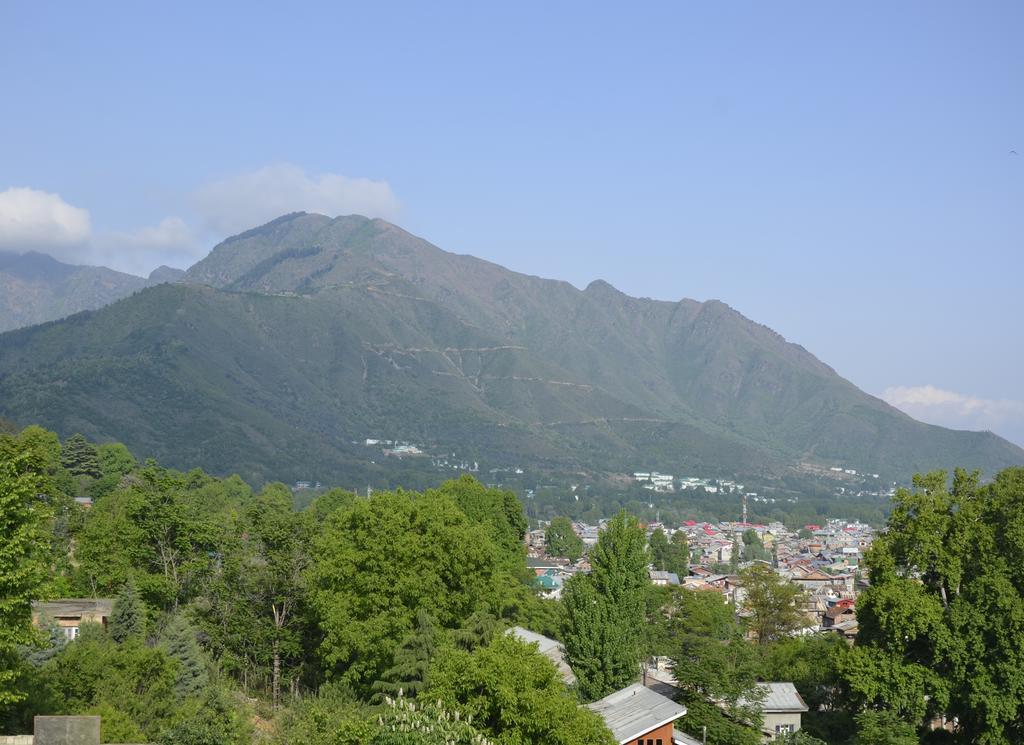 Hotel Golden Tulip Srinagar Exterior foto