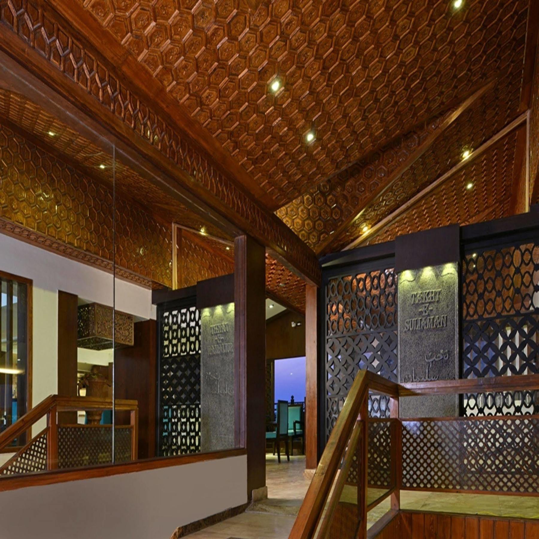 Hotel Golden Tulip Srinagar Exterior foto